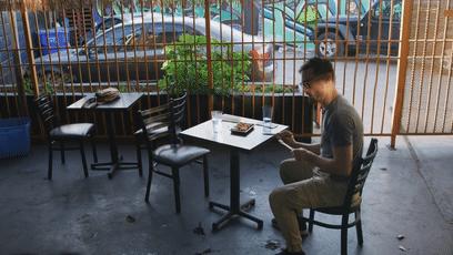 遭遇百般霸凌后,机器人竟将枪口对准人类