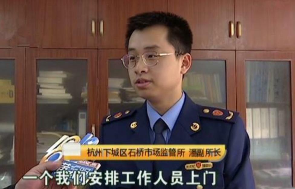 在实体店买到假阿迪,小伙以为买到假酒结果是真的