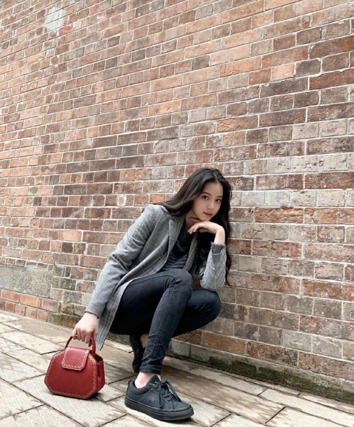 盘点娱乐圈00后漂亮妹妹们的穿搭，有你中意的那位吗？
