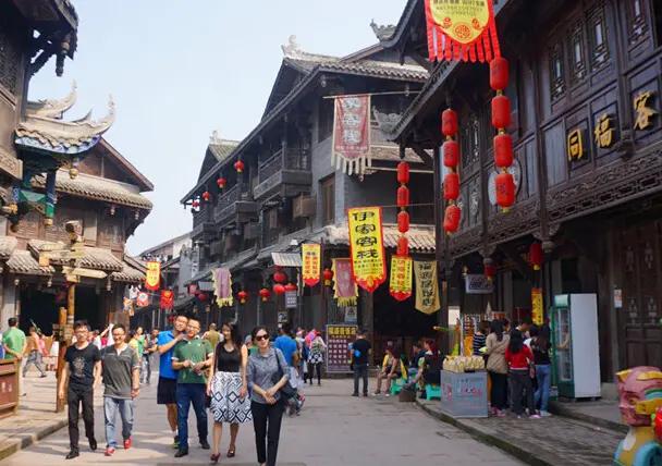 这个川中第一古镇仙气逼人，据说来过的女子回去之后都变漂亮了！