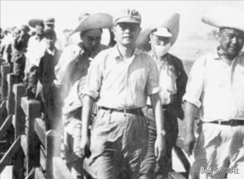 他是红军军政委，抗战回延安，被安排任营长，毛主席：这太不公平