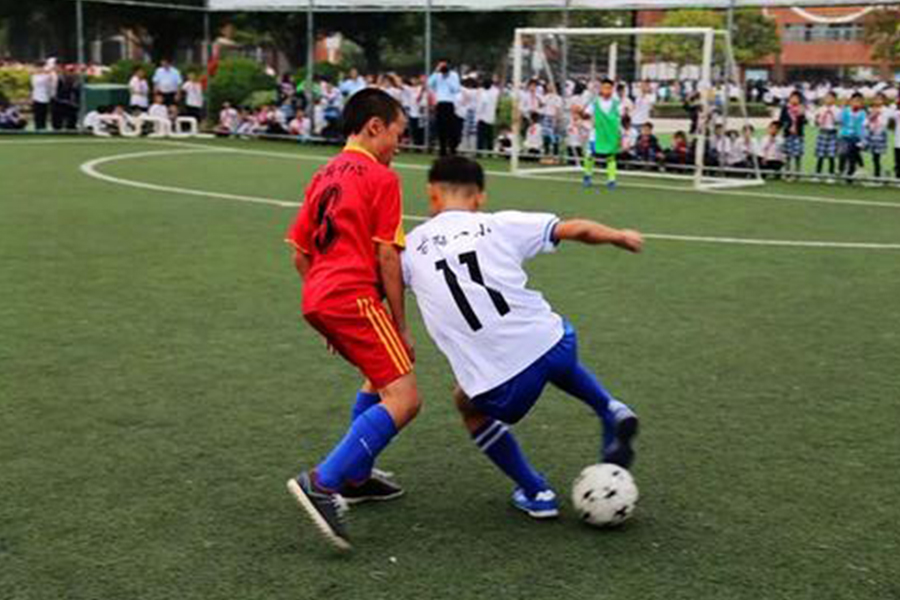 超实用的球员过人技巧,球场上的前锋