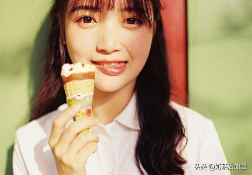 奶茶店都是怎样做冰淇淋的,饮品店怎么做冰淇淋