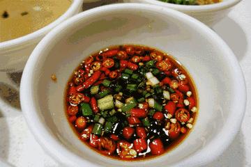 鸡蛋拌一切，日本人吃生鸡蛋到底有多野？（菲李漫画）