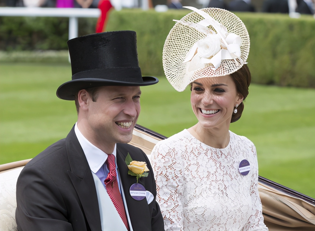 凯特王妃戴戴安娜王妃头饰,凯特王妃戴的是什么头饰