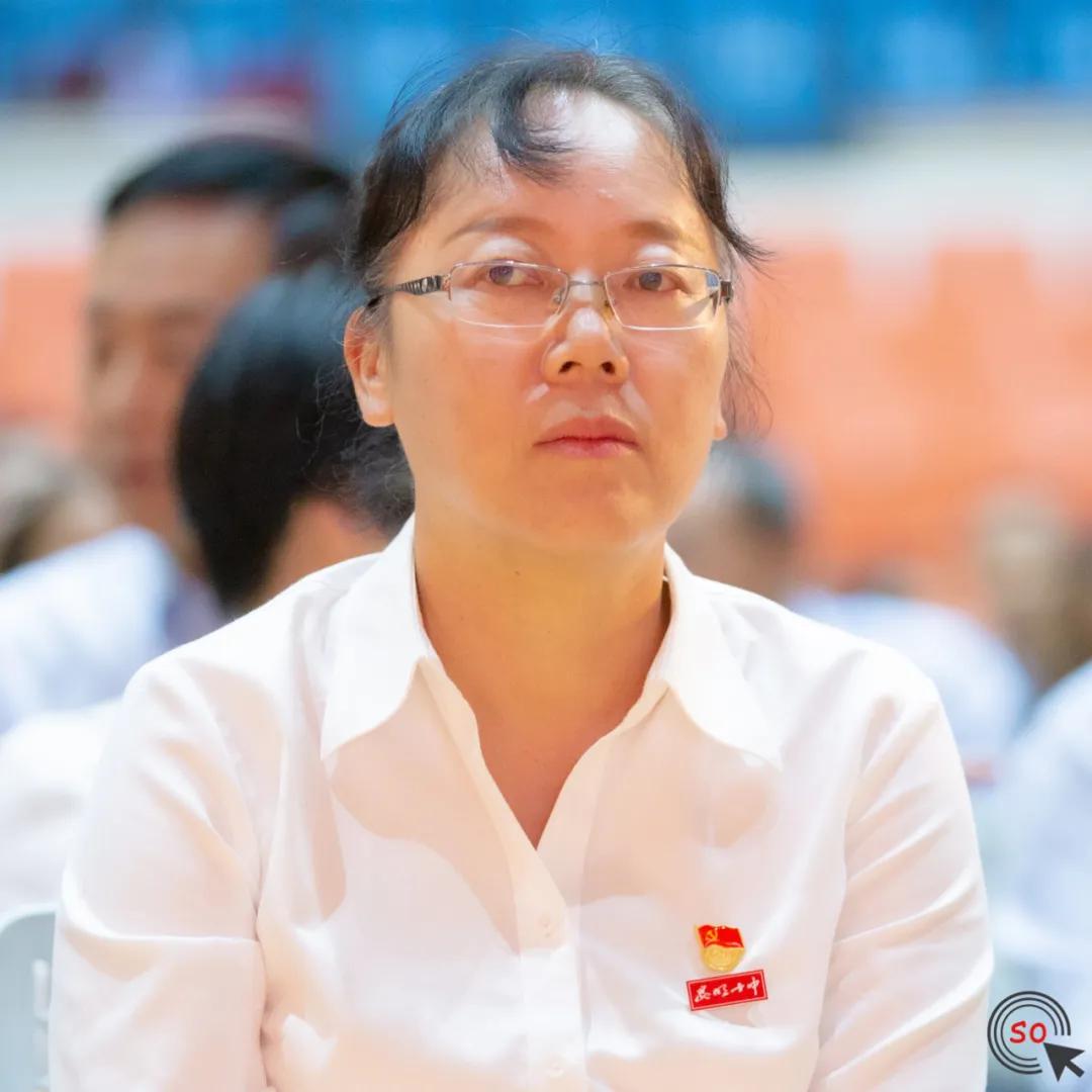 白塔中学2019年庆祝视频,白塔中学表彰大会