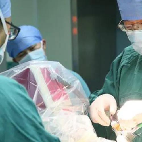 小孩身体不自觉的动是什么原因,孩子手脚不受控制扭动什么病