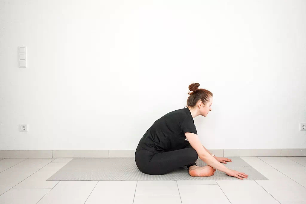 莲花盘坐的训练方法,莲花坐单盘腿怎么练