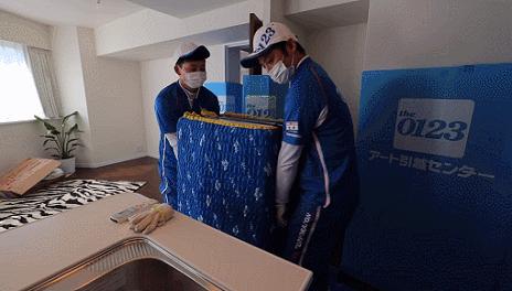 “变态”到极致的日本人，连搬家都不放过，网友拍下全过程！