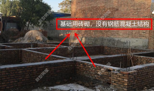 农村自建房施工出现问题怎么解决,农村建房现浇顶有裂缝漏水怎么办
