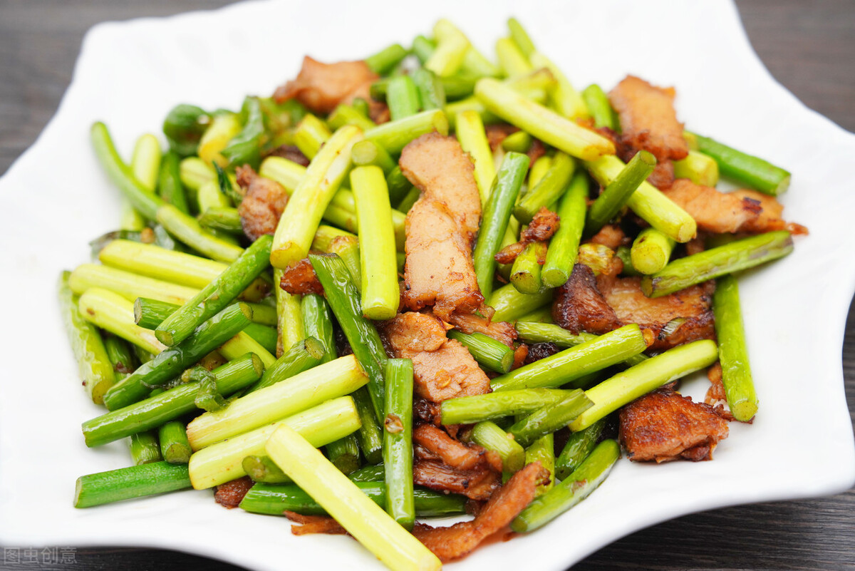 炒蒜苔过不过水,炒蒜苔总是不咸怎么办