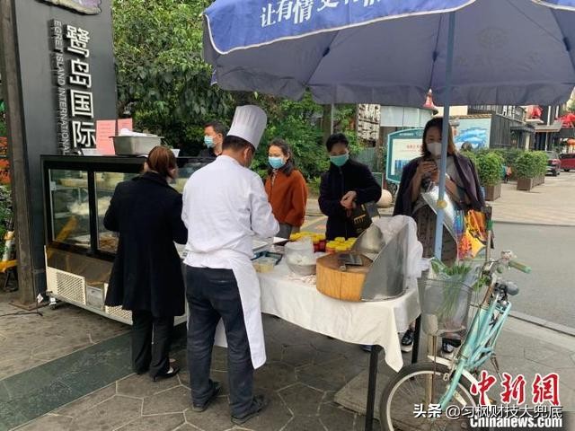 成都摆地摊有什么政策,去成都摆摊一月能挣多少