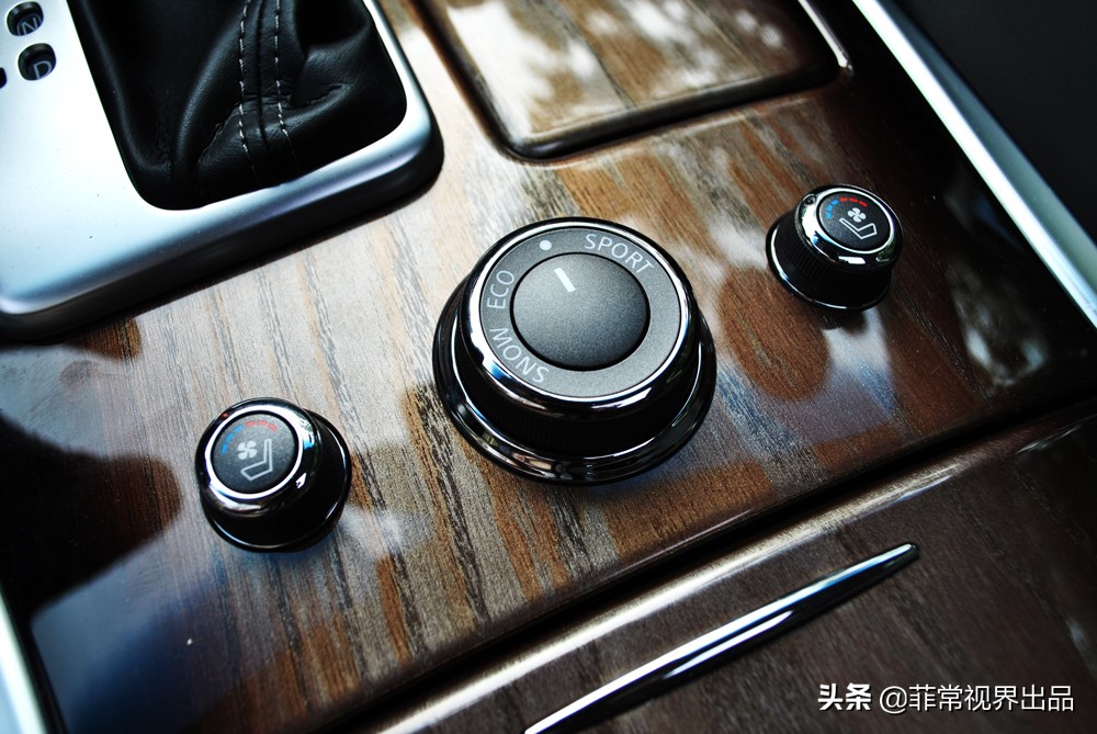 当卡车脏的不成样了该怎样清理,货车上的污渍用什么可以洗掉