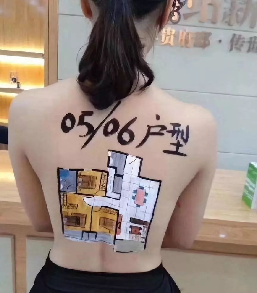 裸眼4D塑胶人工湖、水泥地上种草皮,开发商那些骚断腰的迷惑行为