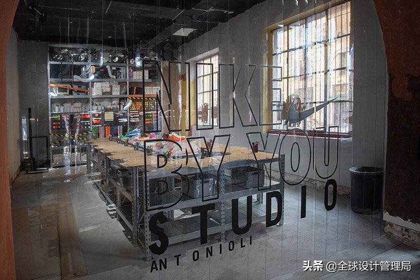 耐克设计师在米兰定制车间首次推出NikeAirMax