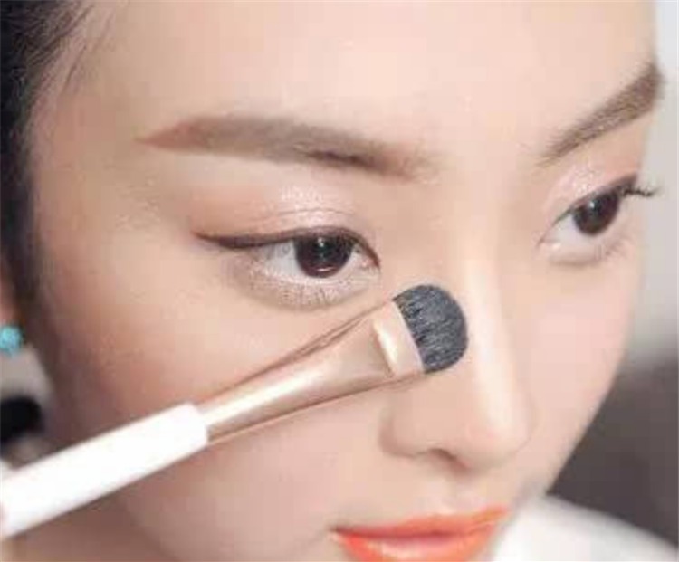 妆容显脏是为什么,妆容发灰是什么原因