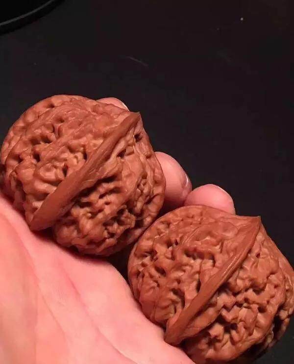 文玩核桃阴皮和返油怎么办？刚人坑文玩伙伴欢迎评说！