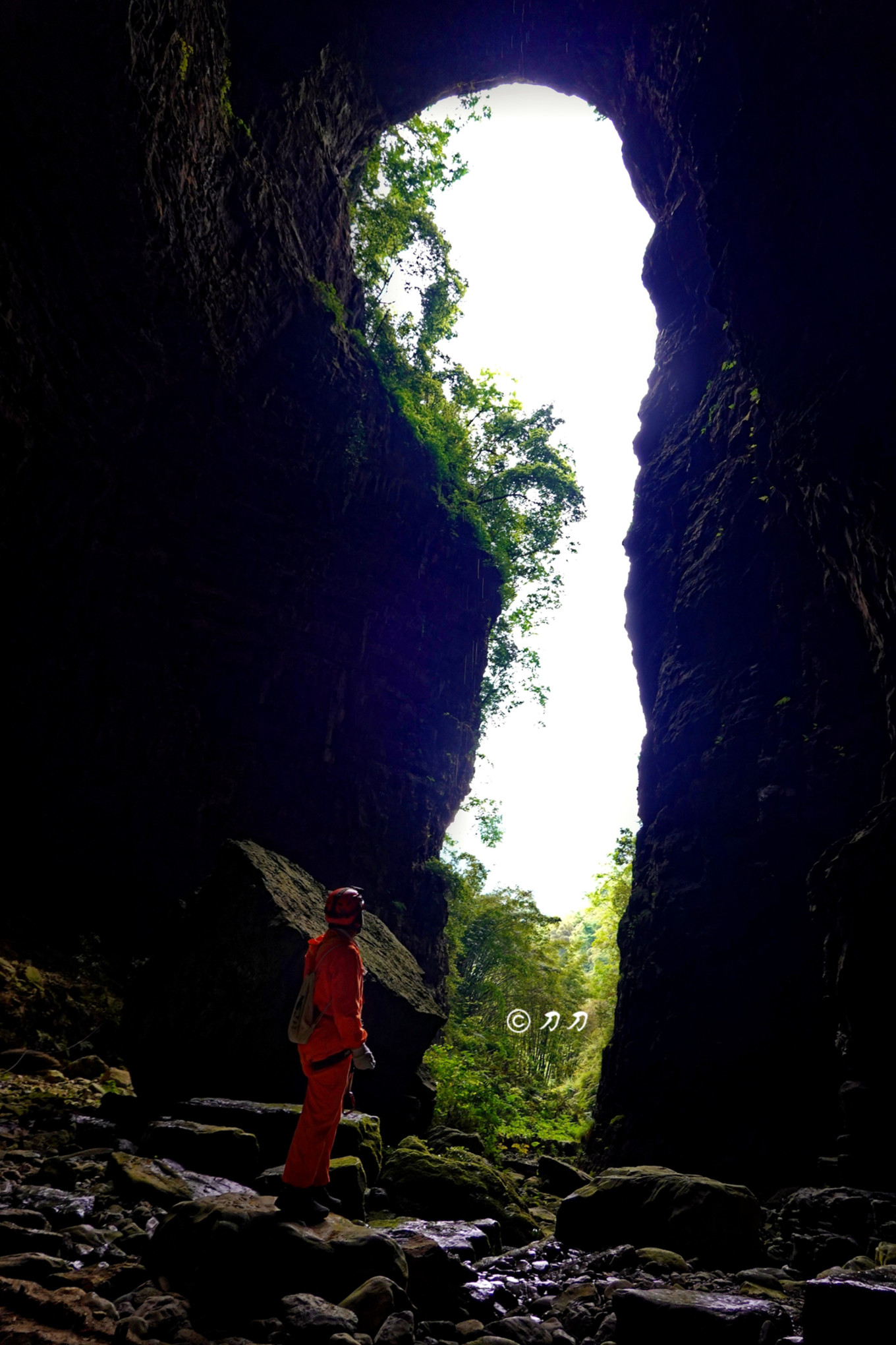 绳降是一种体验式的旅行，一种冒险