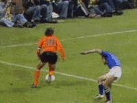 中场怎么转身,中场转身摆脱