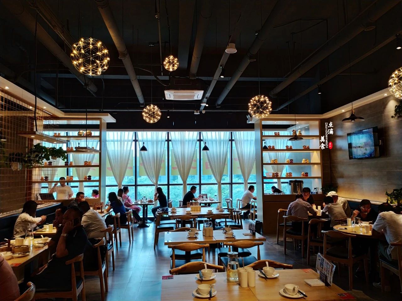 无锡崇安区的这个商场很冷清，唯独这家店生意很火，跟我来探一探