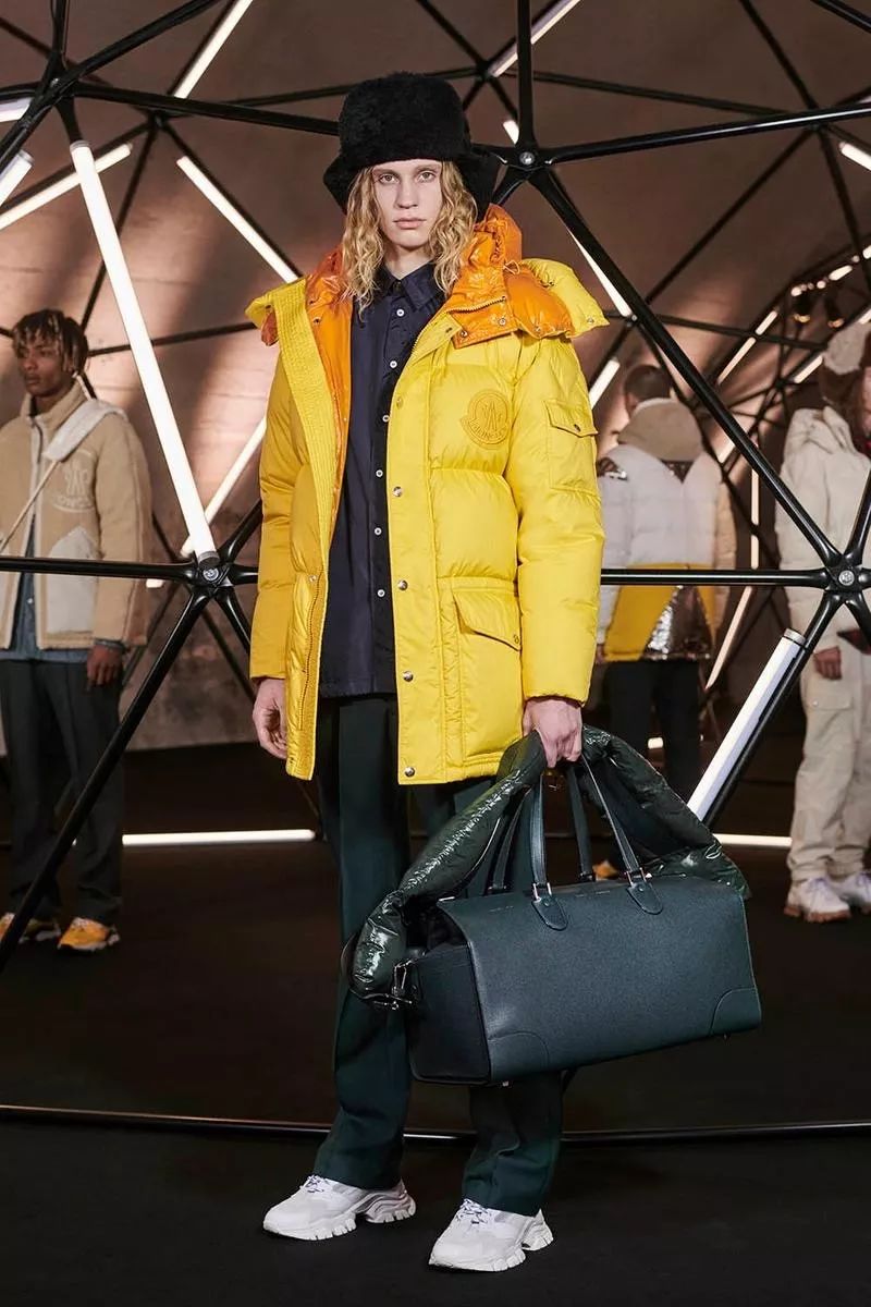 最好的羽绒服怎么选,300到400羽绒服男士