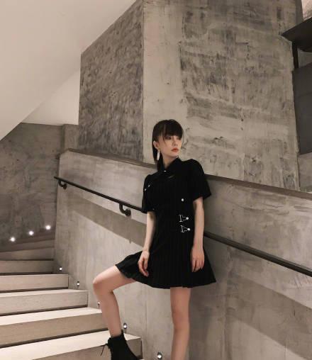 李小璐深夜和帅哥表白，脖子现“草莓红印”，网友：难道是新恋情