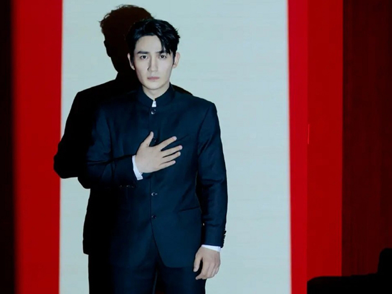 朱一龙时装男装图,在武汉穿西服的明星朱一龙