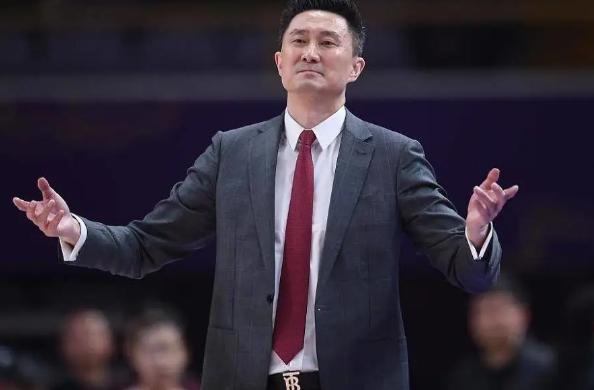 血亏？杜锋爱徒险报销！北控队长玩弄马布里，辽篮少帅喜提上岗证