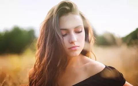 夏天头发干枯毛躁怎么回事,夏天头发特别干燥怎么办