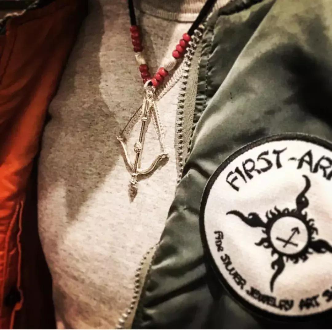 盘点让男生看了爱不释手的东西,男士戴的银饰品高级感