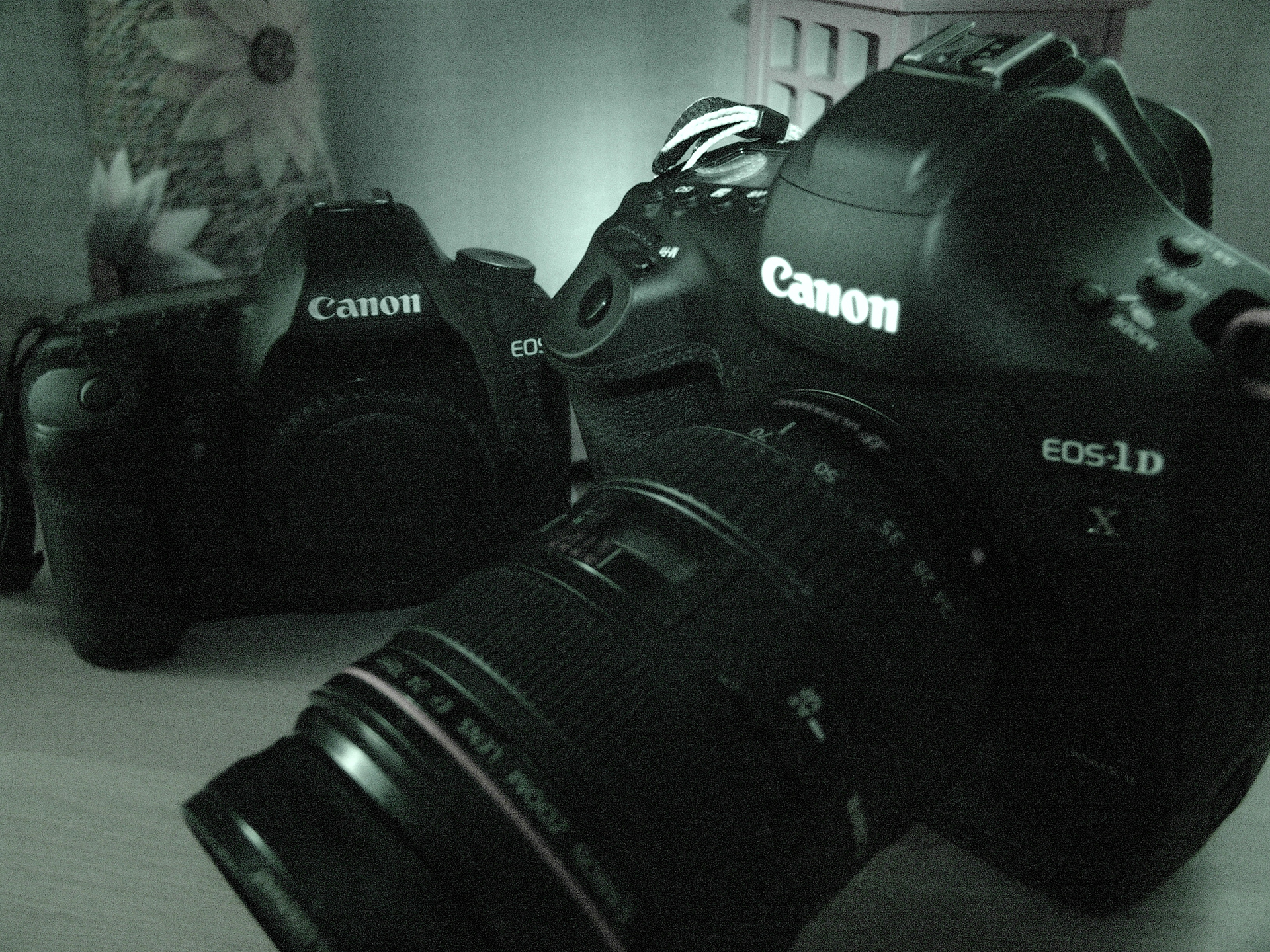 最好的数码相机是哪一款,16年的数码相机现在过时么