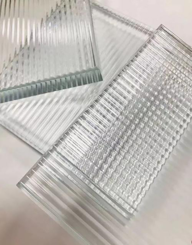 长虹玻璃做出来的阳台隔断效果,长虹玻璃嵌入墙体增加采光