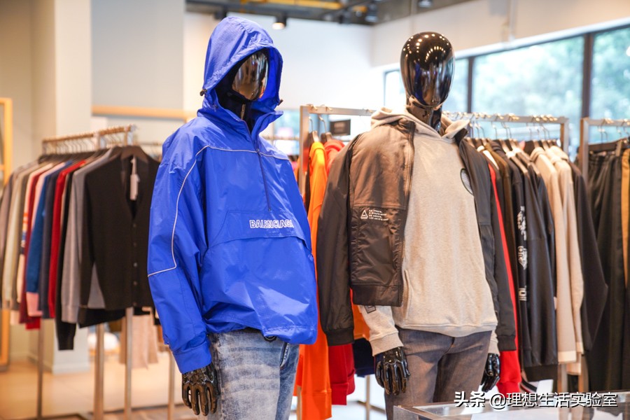 我们逛了天的成都时代奥莱，为你整理出这份春节新衣精明采购清单