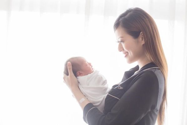 如何防止邻居带孩子上门讨奶,邻居非要抱我家宝宝怎么拒绝