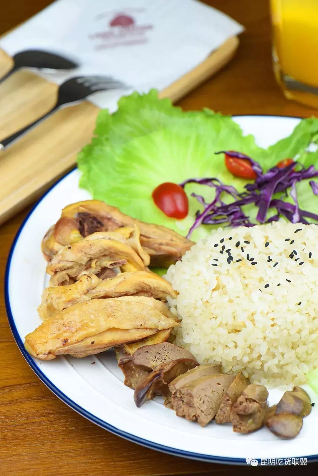 昆明2环边巷子里的小店，1杯咖啡+1份简餐，感觉我又去到了泰国