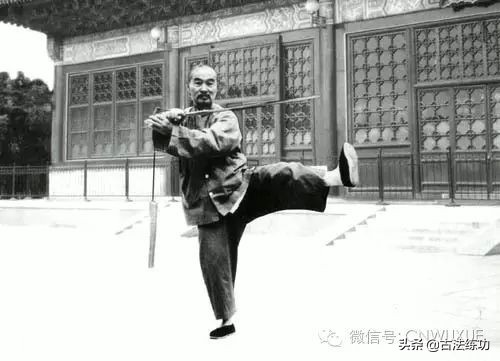 这个功法能增加功力，“刹腰挂肘”，仔细揣摩多体会