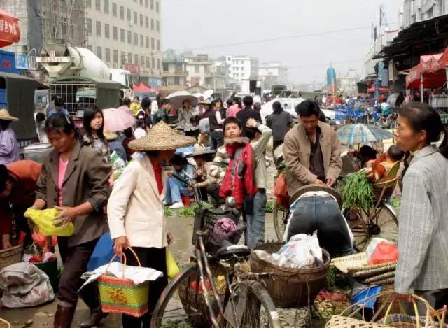 罗定农村人山人海,罗定人山人海