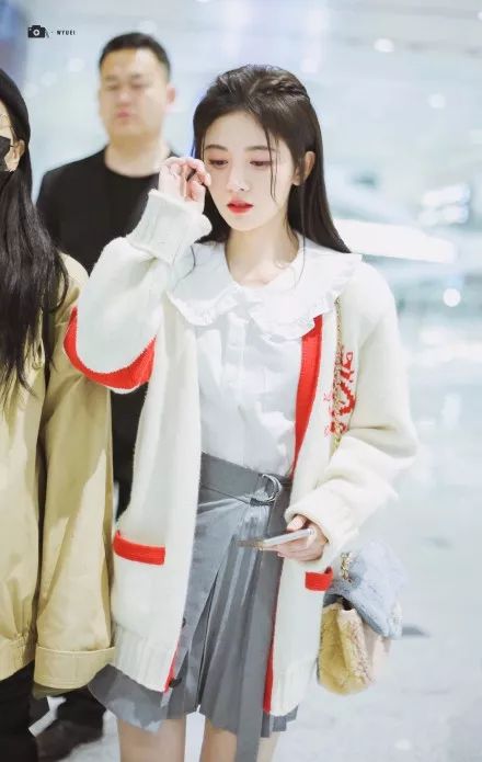 秋冬的裙子这样穿才好看,秋冬怎么穿裙子好看又不冷