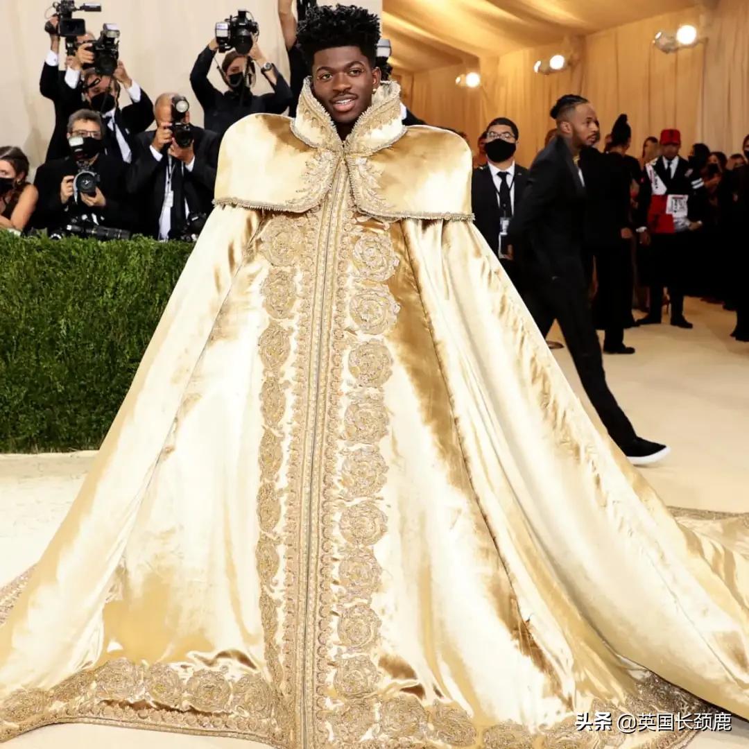 卡戴珊化身摄魂怪、碧梨赛白雪公主...今年METGALA妖魔鬼怪再出洞