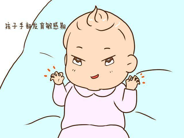 一岁左右的宝宝爱揪头发、掐人、打人，父母该如何正确教育？