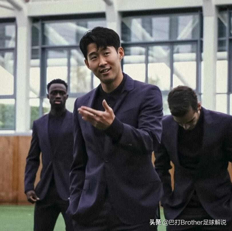 这玩意我不在行！热刺定妆照孙兴慜现场指导恩东贝莱，羰基：罢了