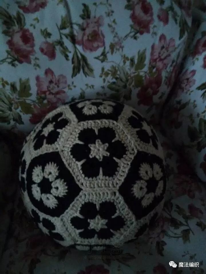 毛线编织足球的教程,宝宝足球鞋编织教程