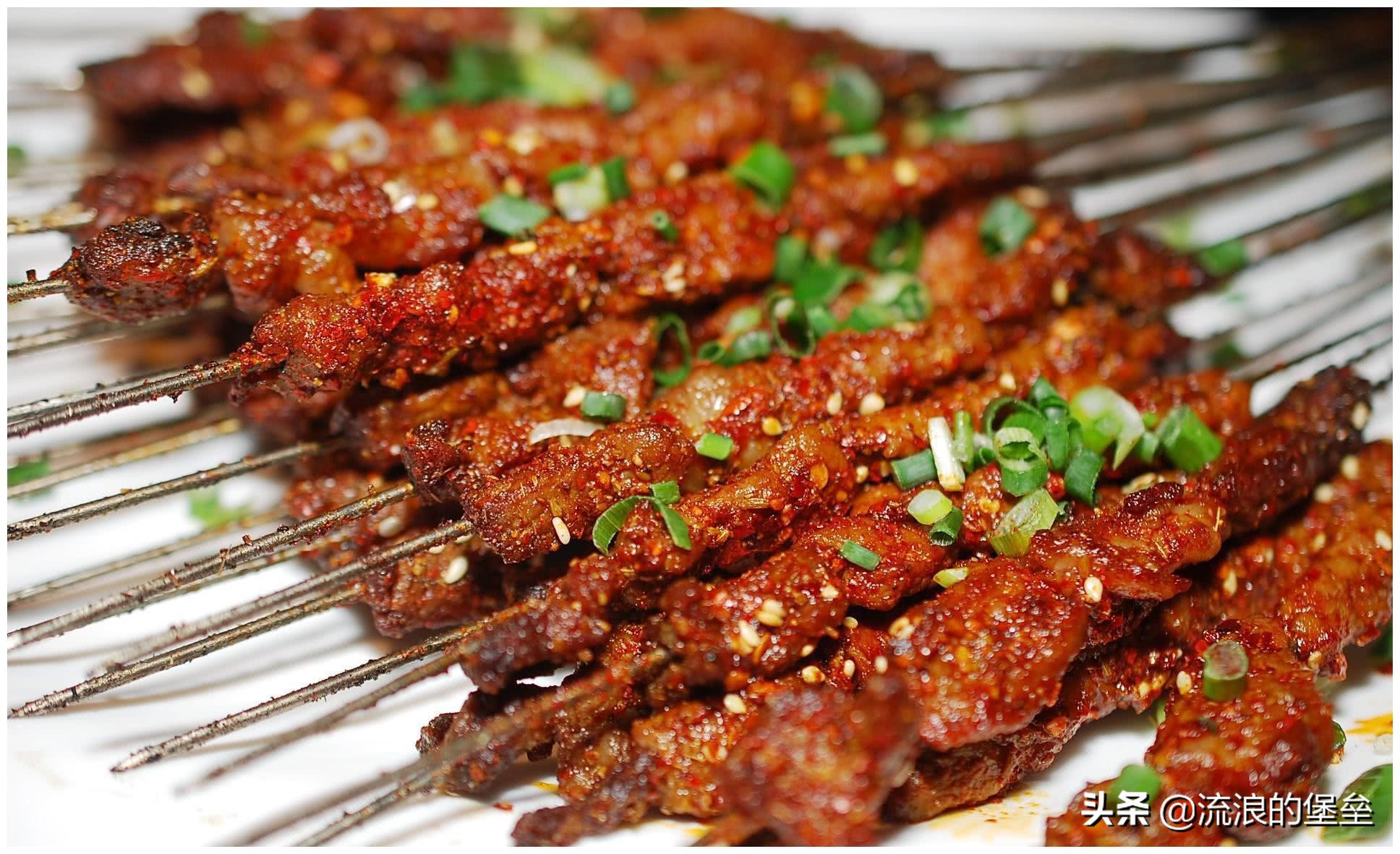 烤冷面是东北特色小吃吗,东北特色风味小吃烤冷面大全