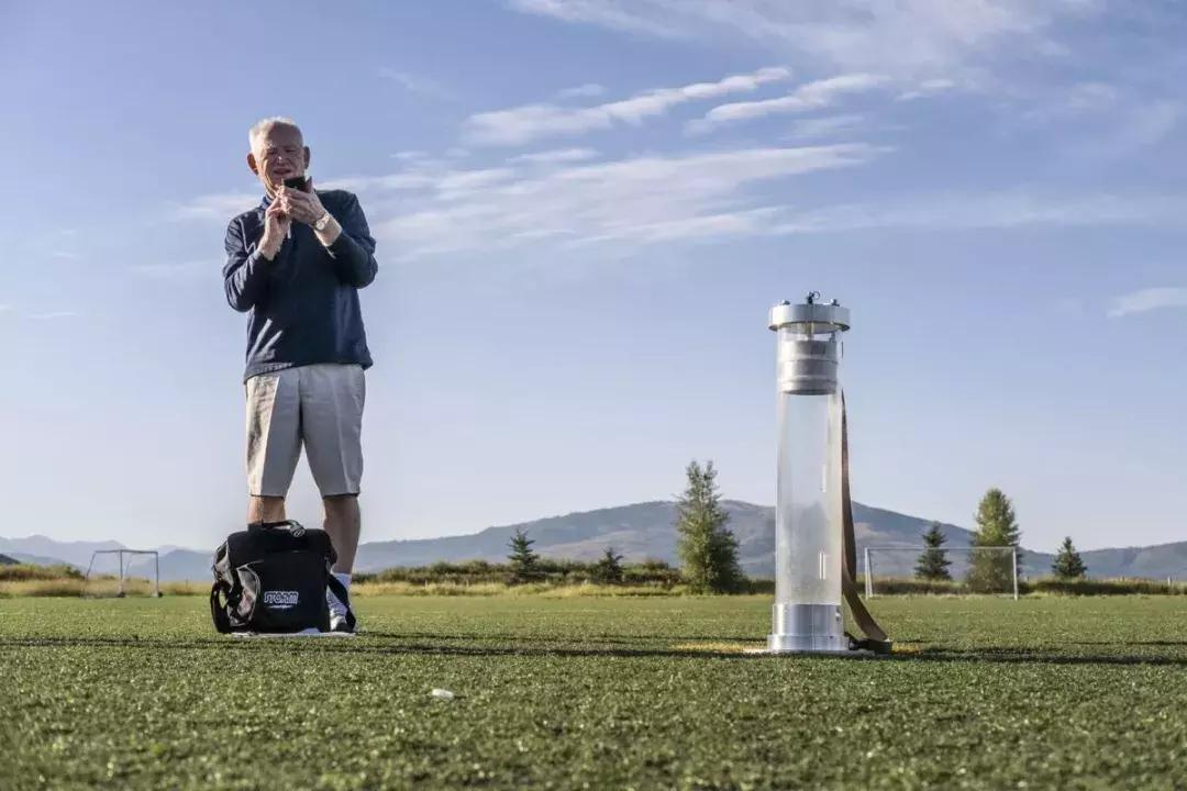 人造草足球场测试结果不安全，或引发脑震荡