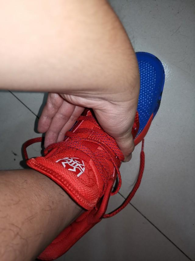 米切尔蜘蛛测评,阿迪达斯米切尔一代配色