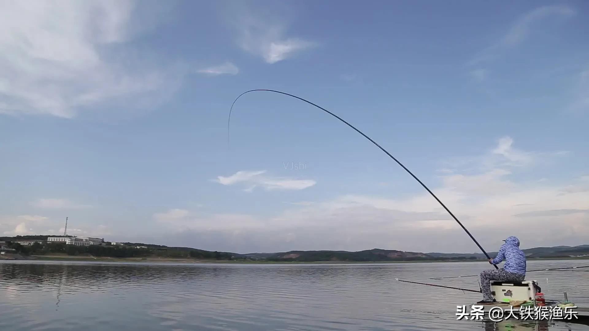 特别轻而且可以钓大鱼的鱼竿,手感好的综合鱼竿200-300