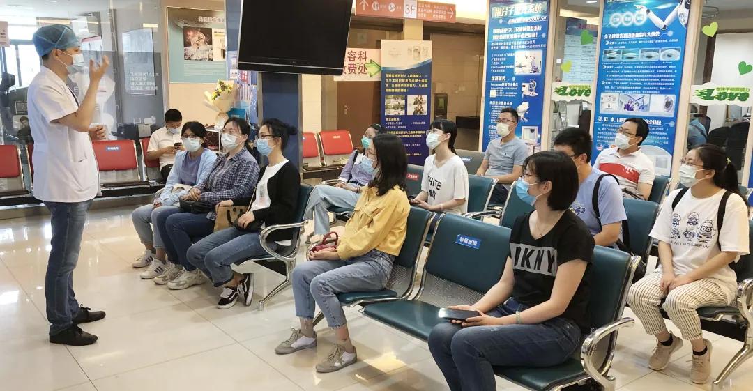 抗疫医生做全飞秒手术,钟楼防疫人员