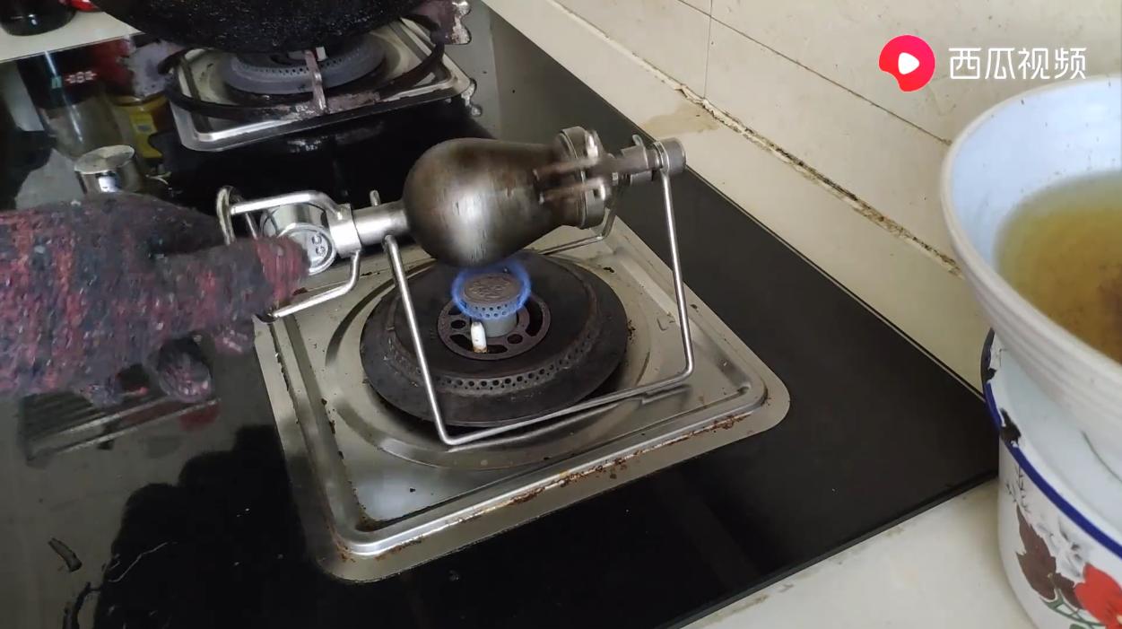 万物皆可蹦爆米花,万物皆可爆米花变装大爷