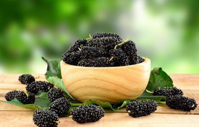 养肝日常可常吃这几种水果,养肝的人建议少吃这2种水果