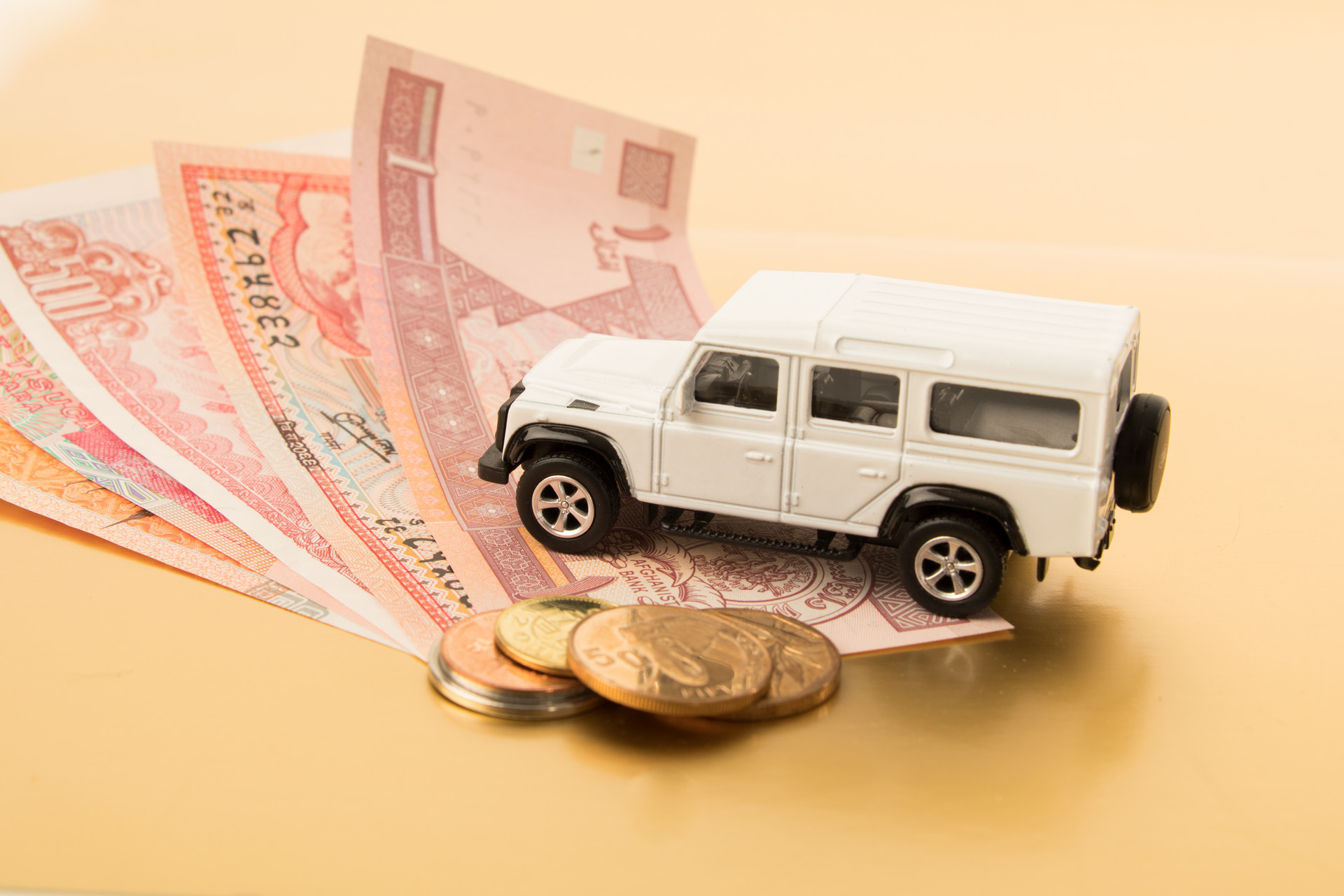 全款车和贷款车能相差多少,全款车和贷款车保费有差距